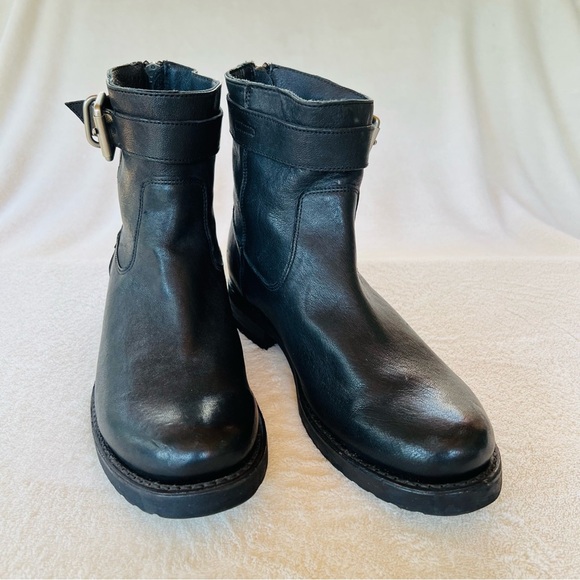FRYE VERONICA BLACK MOTO ENGINEER SHORT LEATHER BUCKLE BOOTS SIZE 8 - Picture 3 of 11